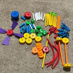 Tinkertoy lot Construction pieces